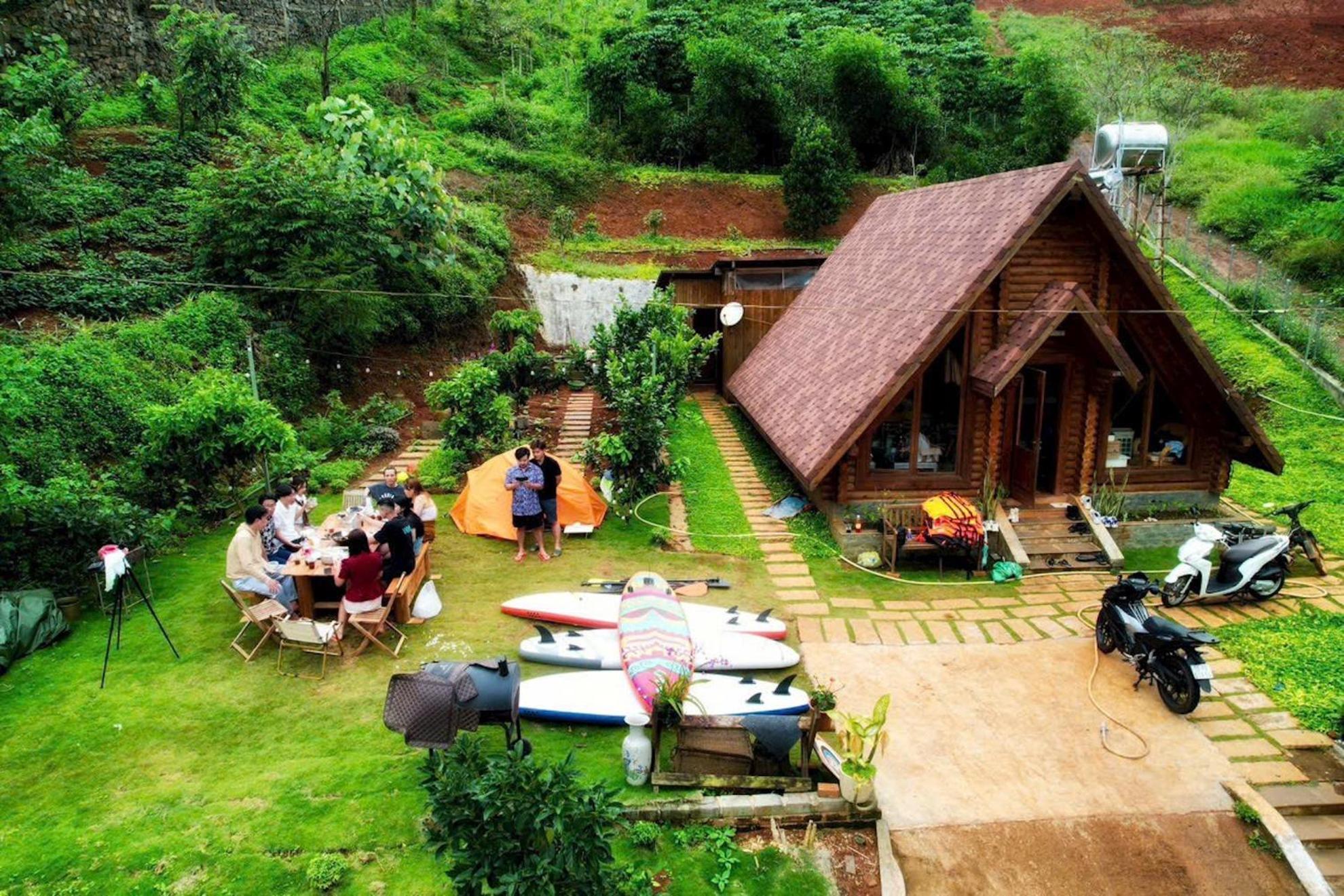 Nha Bao La - Ho Dak Long Thuong Hotel Бао Лок Екстериор снимка